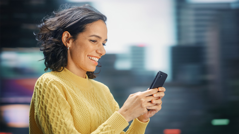 Portrait of woman using her smartphone